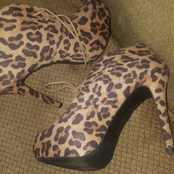 Cheetah print heels - Picture 4 of 4